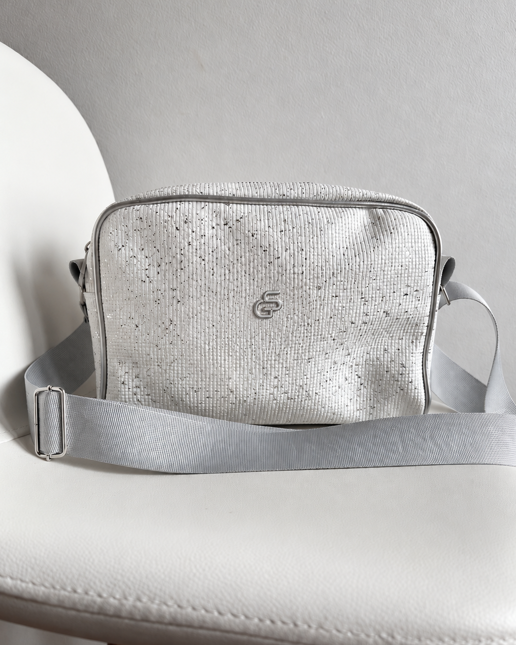 Biela crossbody kabelka GROSSO GS-77-white/silver