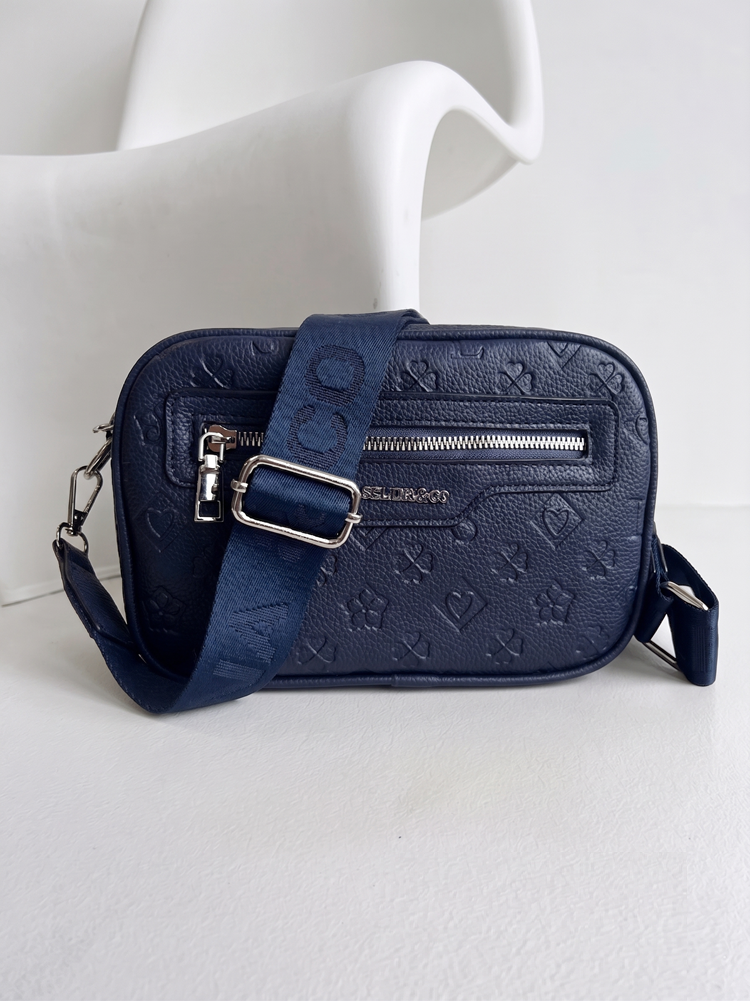 Praktická tmavomodrá crossbody kabelka s priehradkami