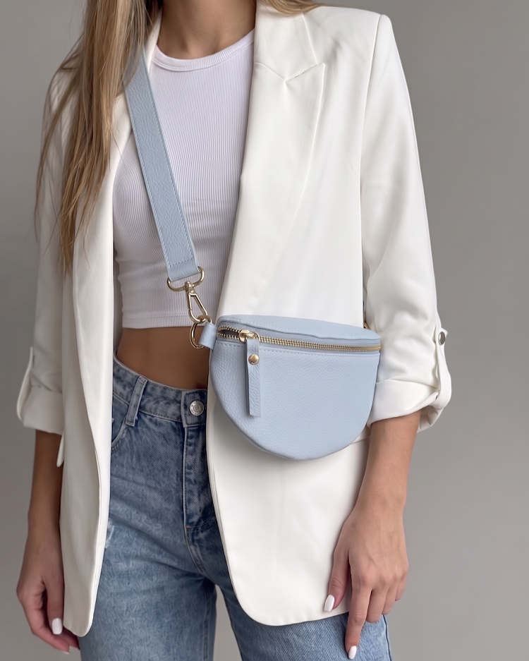 Dámska kožená basic ľadvinka svetlomodrá – minimalistická crossbody kabelka