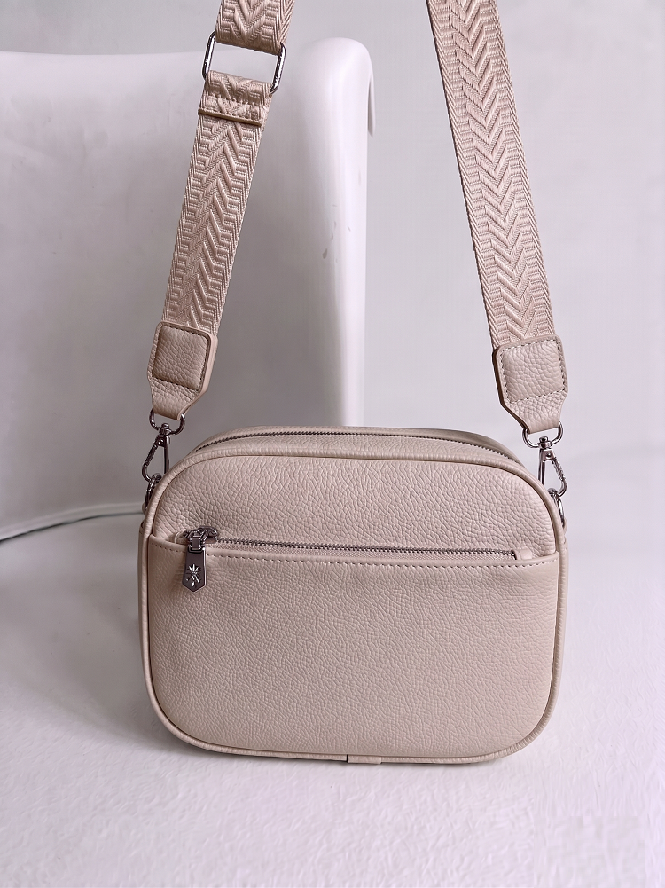 Praktická hnedá crossbody kabelka s dvoma priehradkami