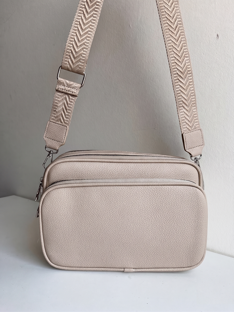 Praktická hnedá crossbody kabelka s dvoma priehradkami