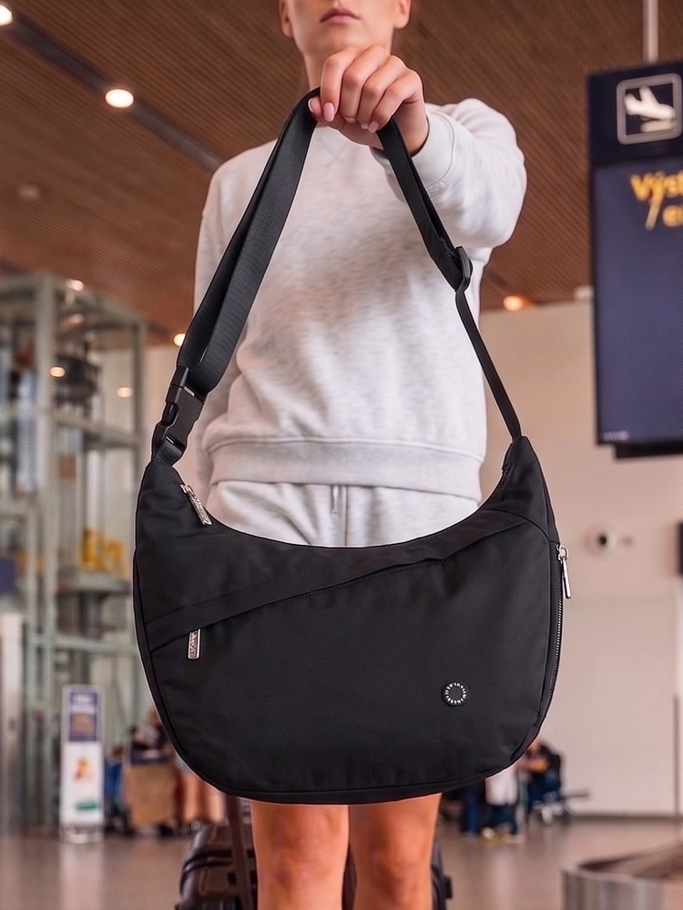 Nylonová crossbody – ľahká, praktická a veľká na cestovanie