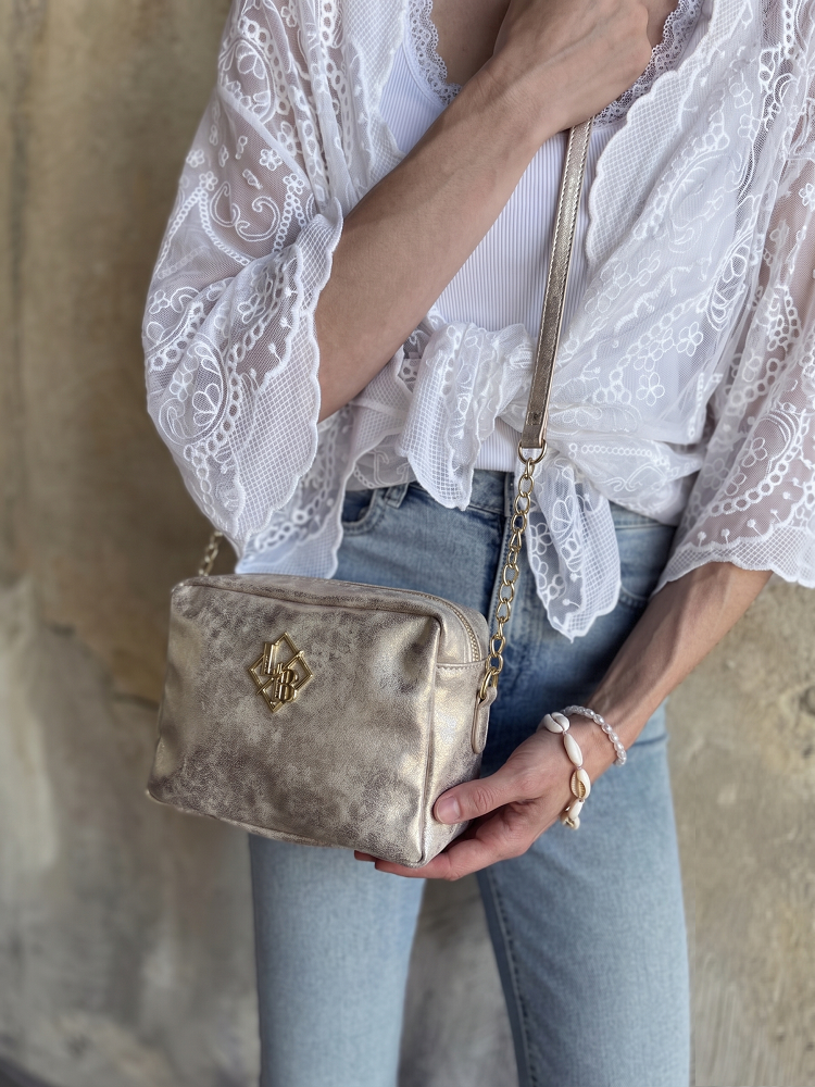 Zlatá crossbody Laura Biaggi s dvoma zipsmi