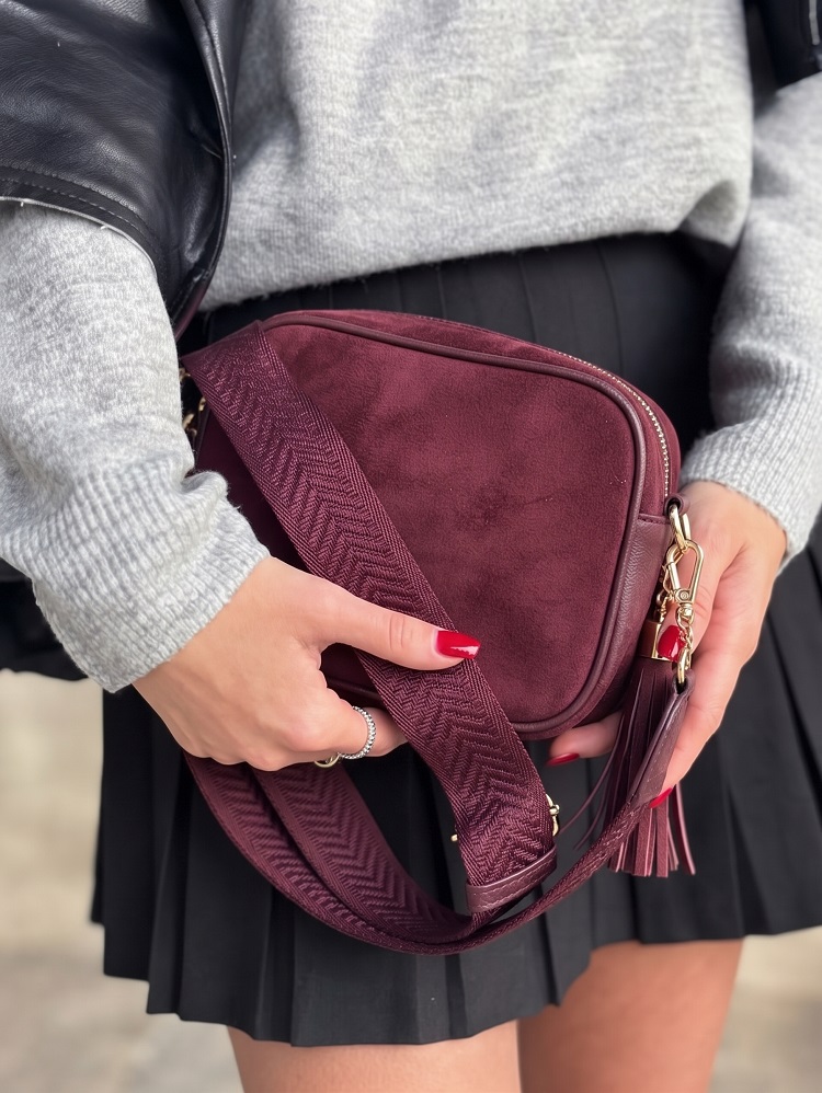 Bordová semišová crossbody kabelka s dvoma priehradkami