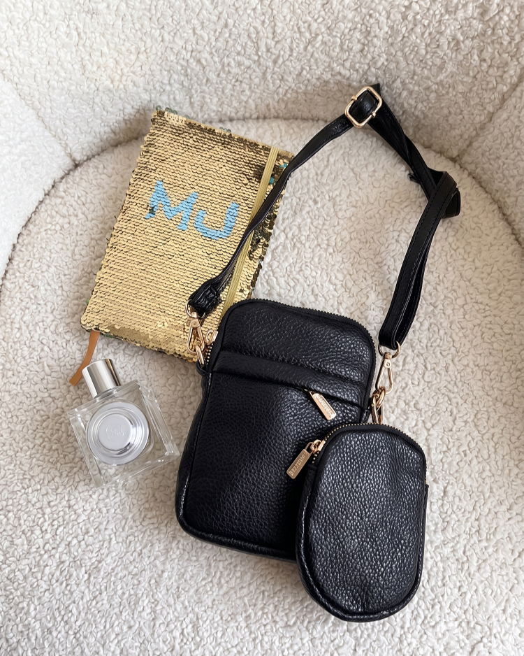 Čierna crossbody a peňaženka v jednom