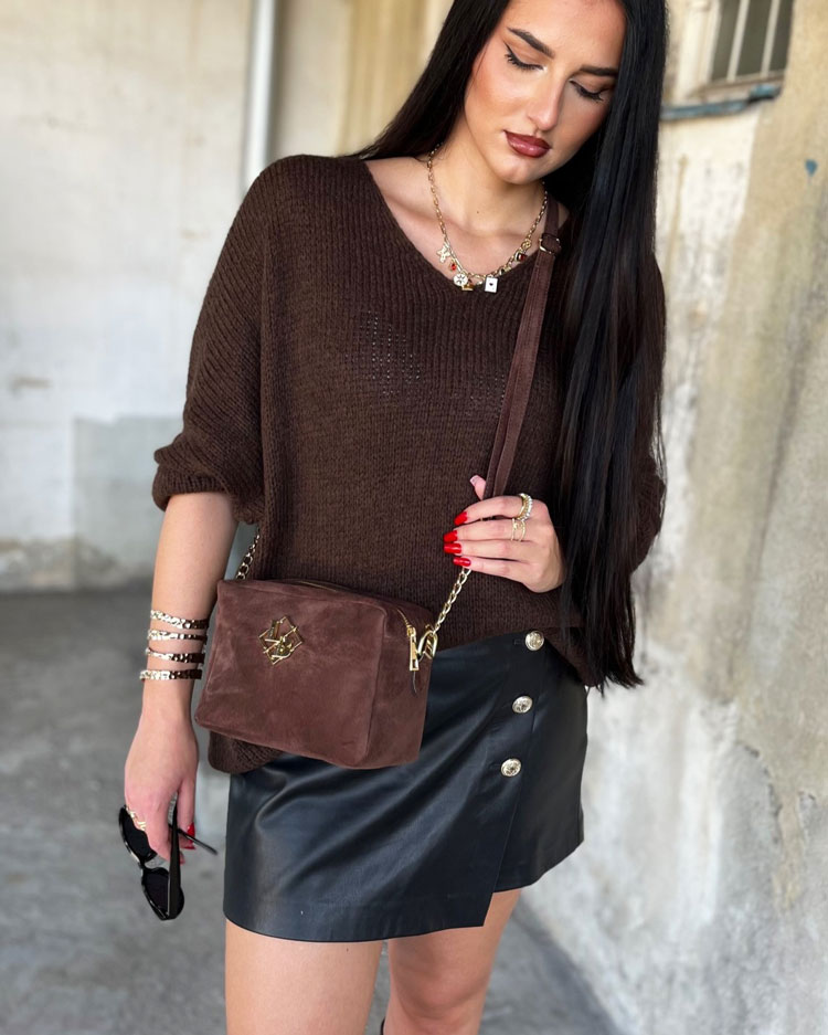 Čokoládová semišová crossbody Laura Biaggi s deleným vnútrom