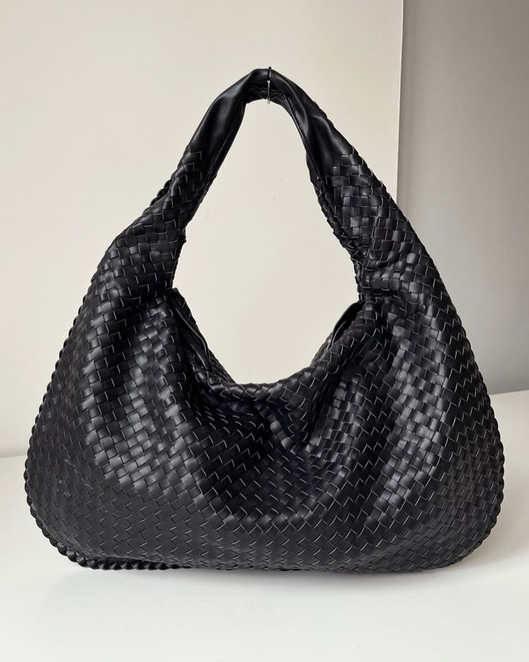 Čierna kabelka na rameno AV8408-black