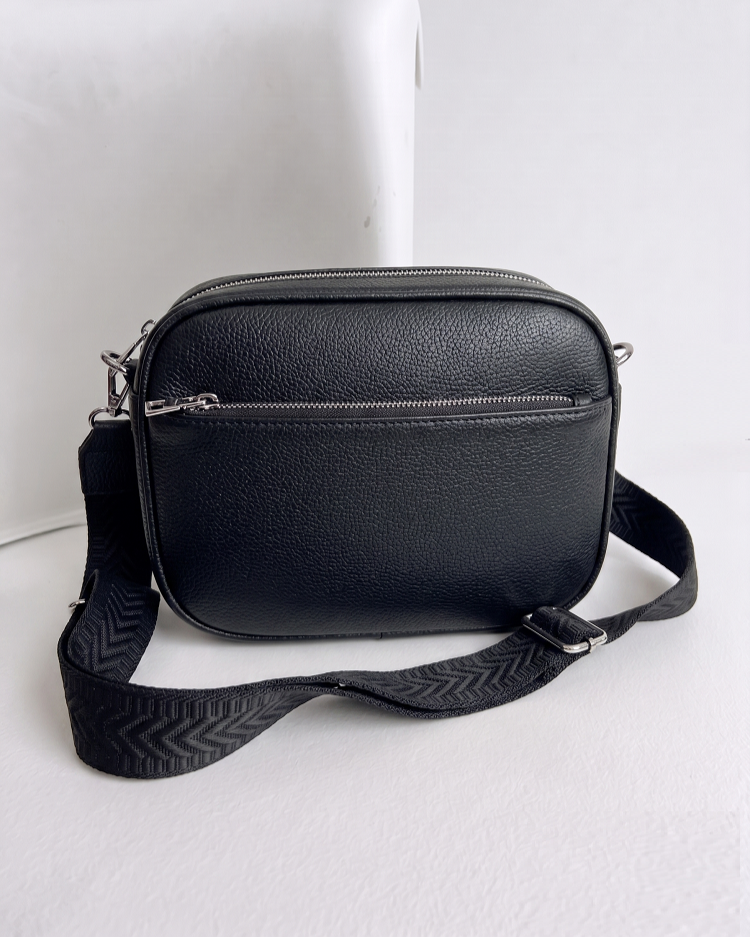 Praktická čierna crossbody kabelka s dvoma priehradkami