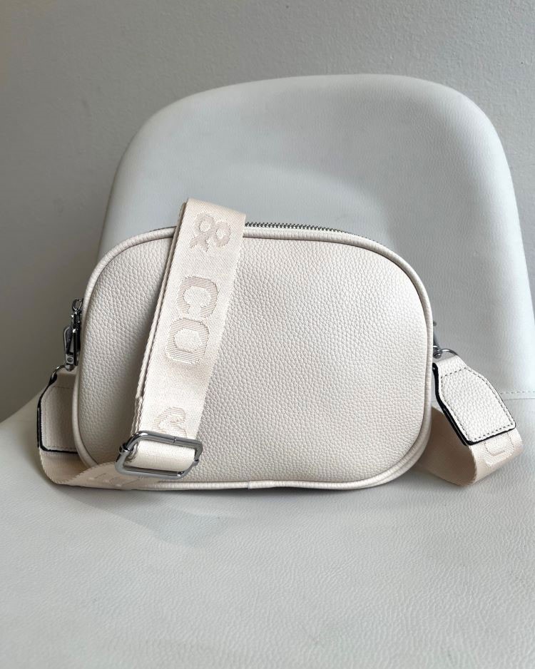 Béžová crossbody s troma priehradkami - malá a praktická