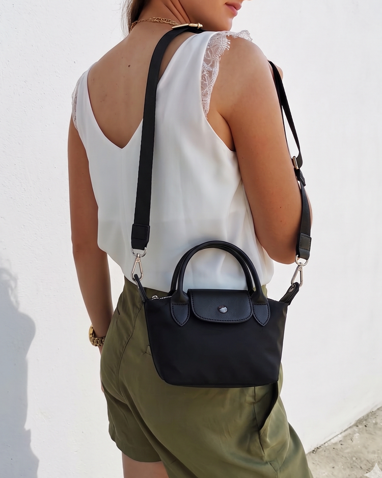Mini nylonová crossbody – ľahká, praktická a štýlová na cestovanie