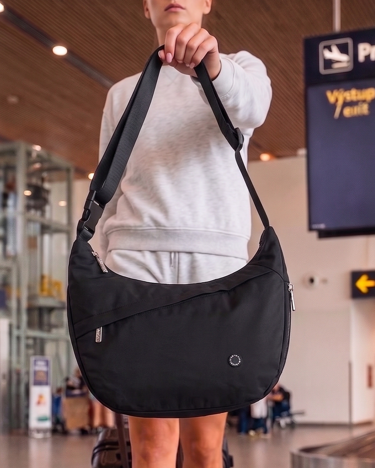 Nylonová crossbody – ľahká, praktická a veľká na cestovanie