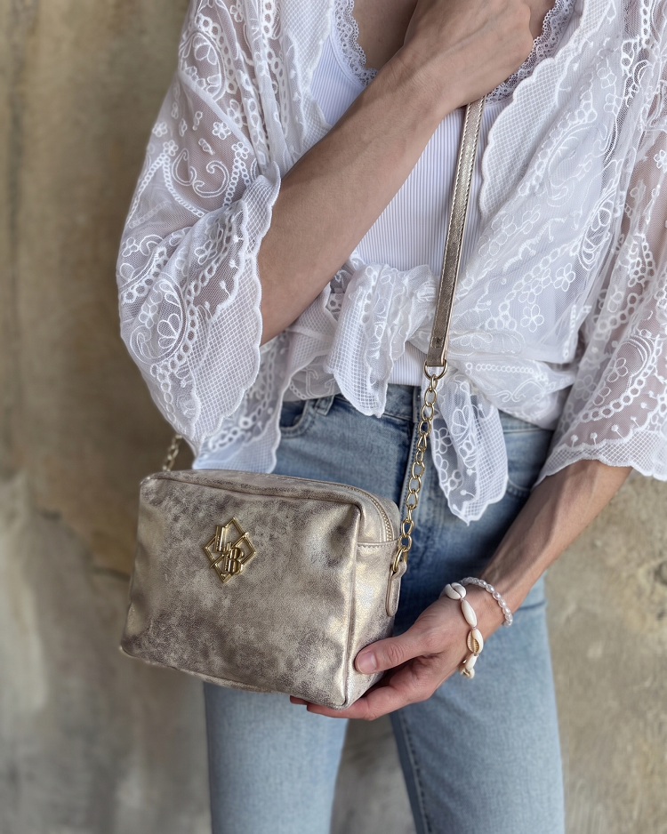 Zlatá crossbody Laura Biaggi s dvoma zipsmi