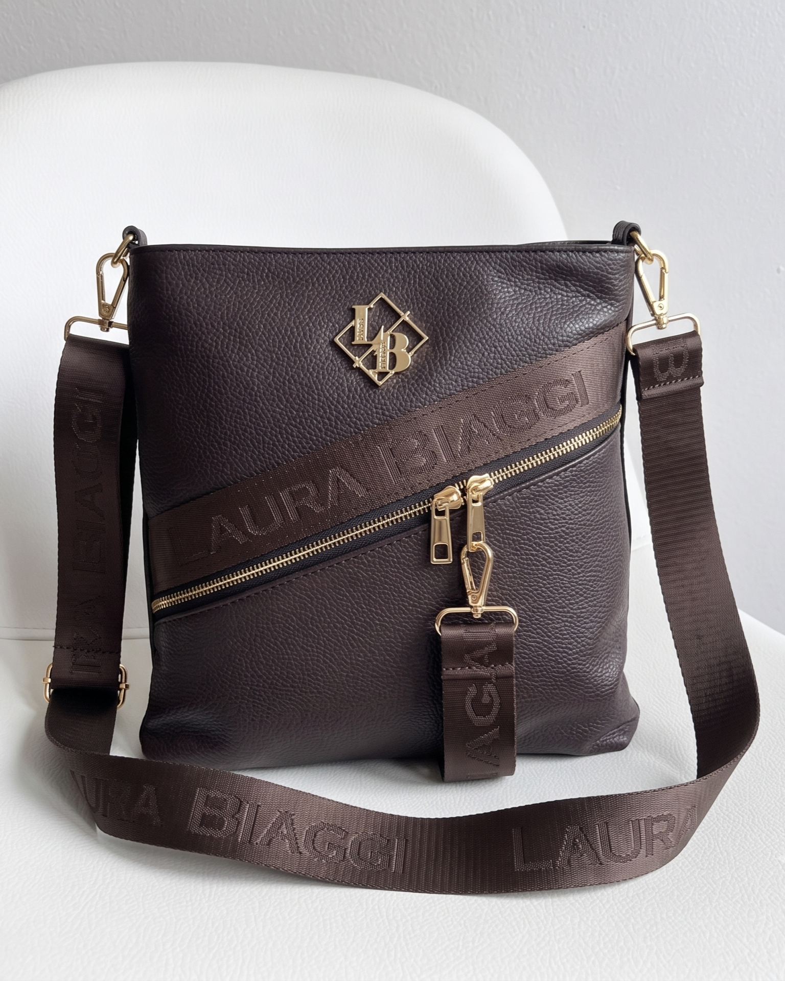 Čokoládová crossbody Laura Biaggi - veľká a štýlová