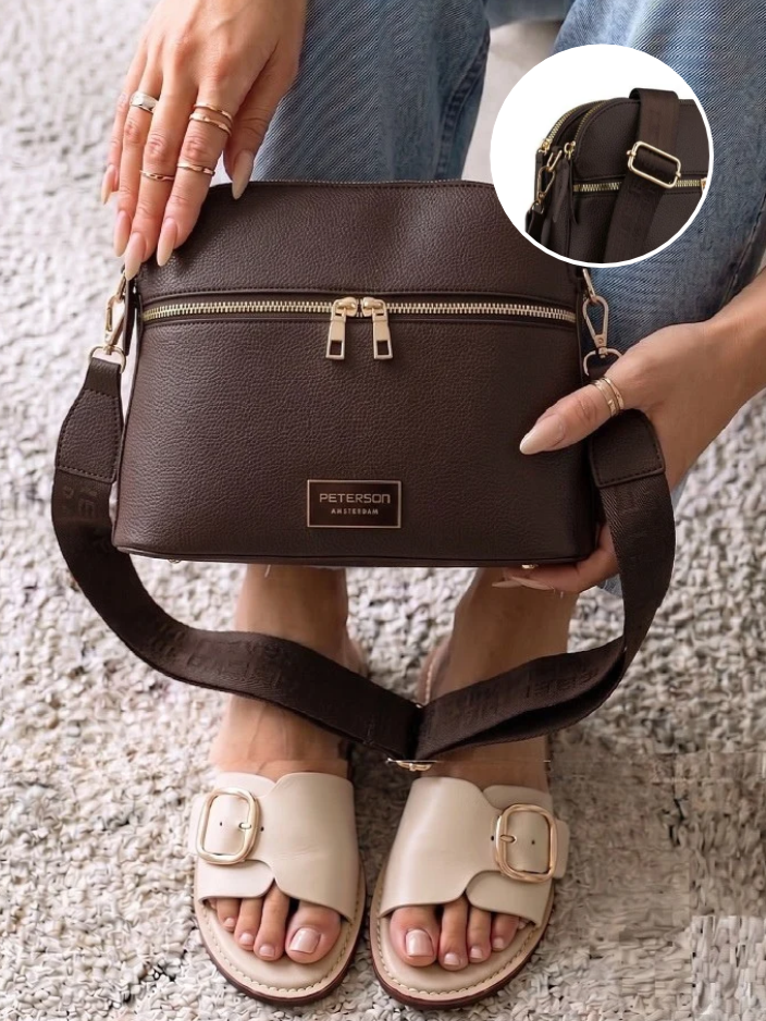 Čokoládová crossbody kabelka – elegantná. priestranná a dokonale organizovaná