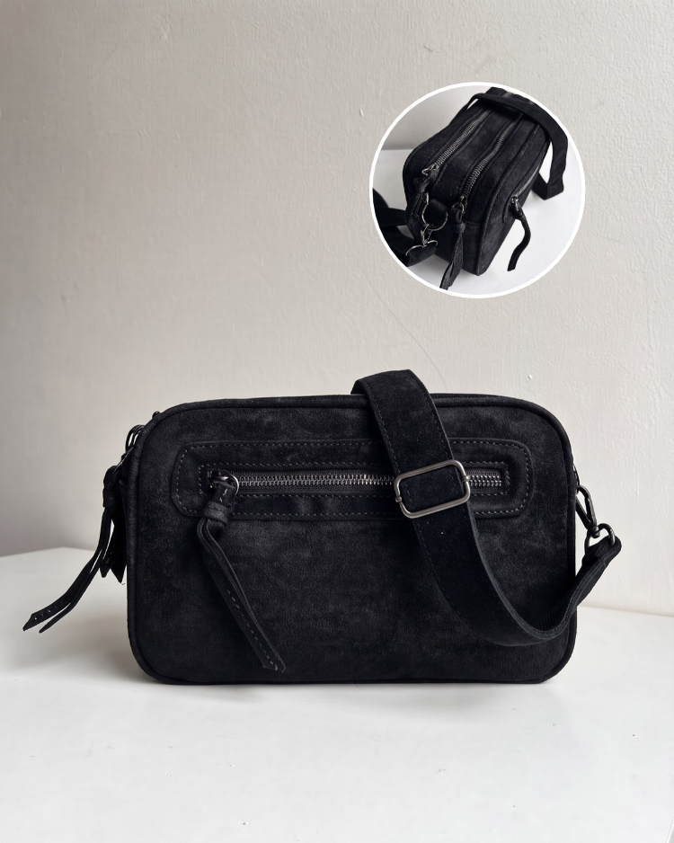 Čierna semišová crossbody kabelka s dvoma priehradkami