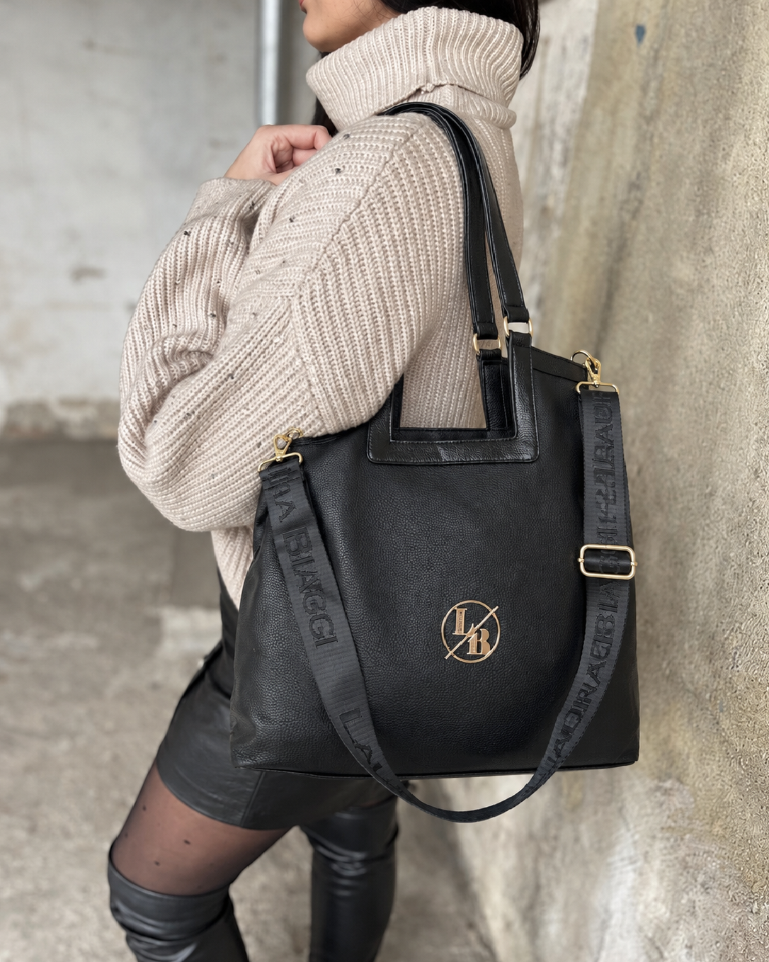 Veľká shopper kabelka na rameno Laura Biaggi - čierna A4