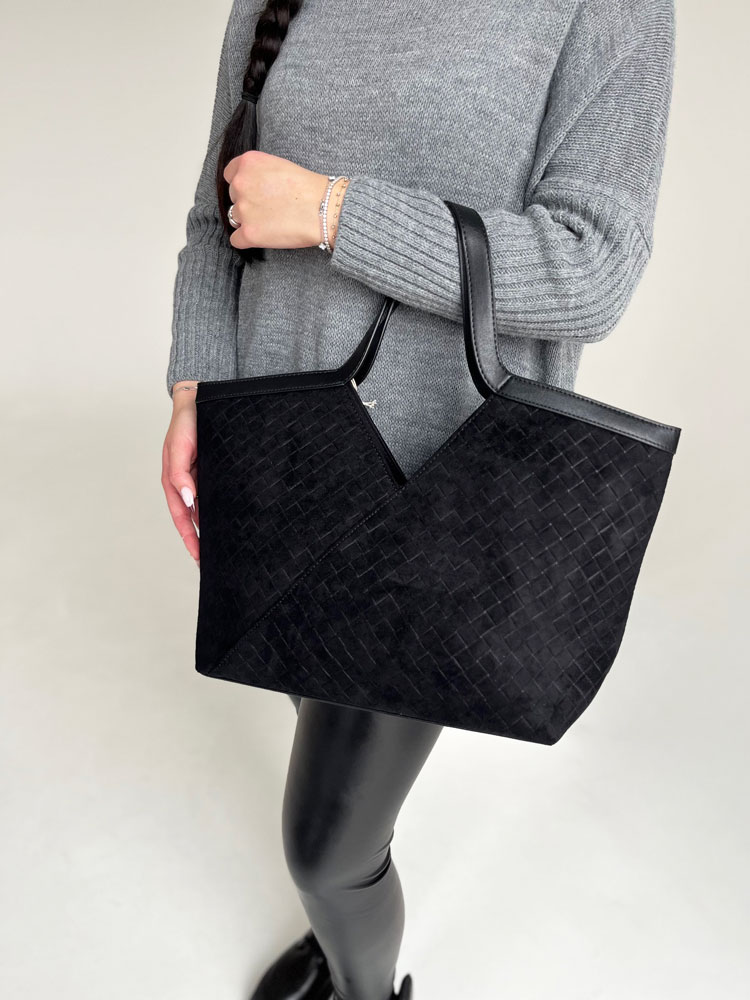 Čierna semišová kabelka do ruky - vypletaná a elegantná