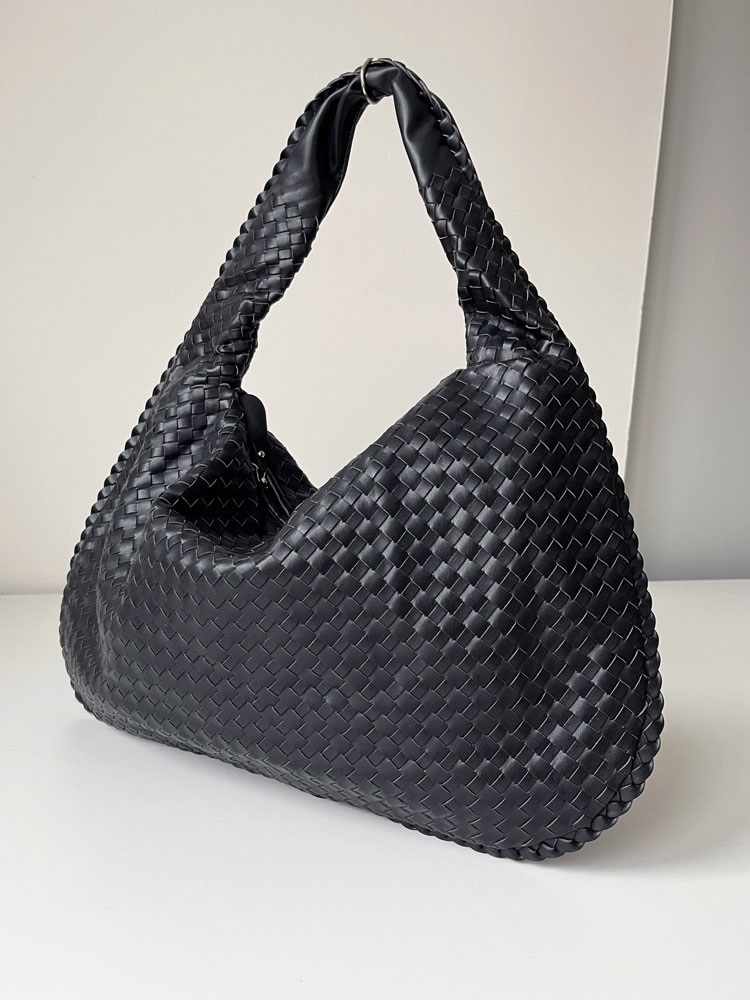 Čierna kabelka na rameno AV8408-black