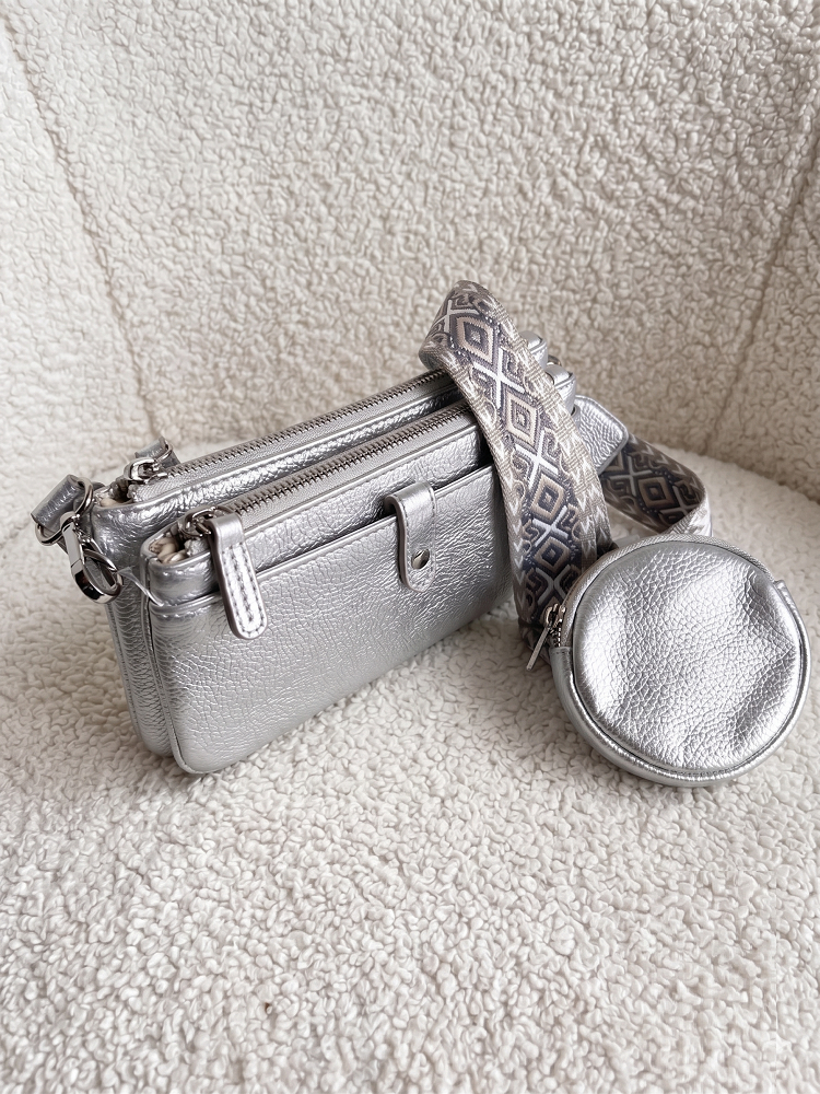 Strieborná crossbody kabelka a peňaženka v jednom