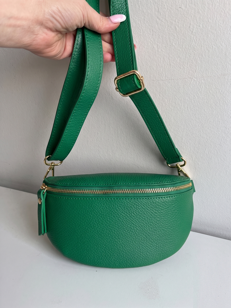 Dámska kožená basic ľadvinka zelená – minimalistická crossbody kabelka