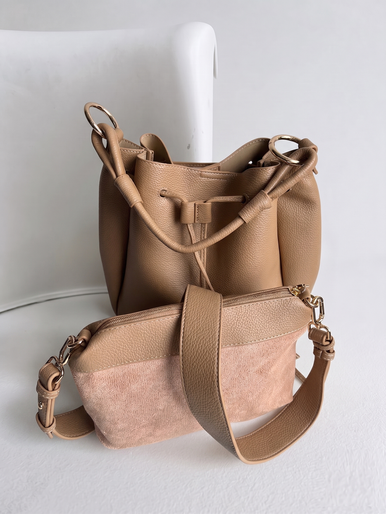 Dámsky vačok s crossbody kabelkou – elegantná 2v1 kabelka na každý deň hnedá