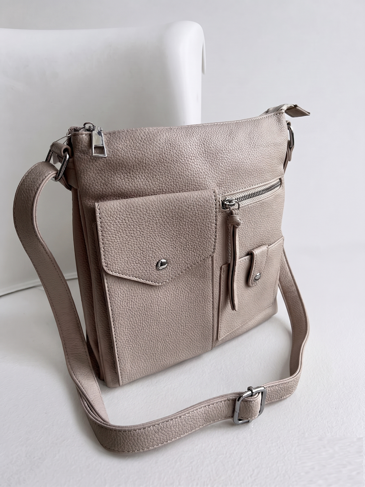 Praktická hnedá crossbody kabelka s priehradkami a vreckami