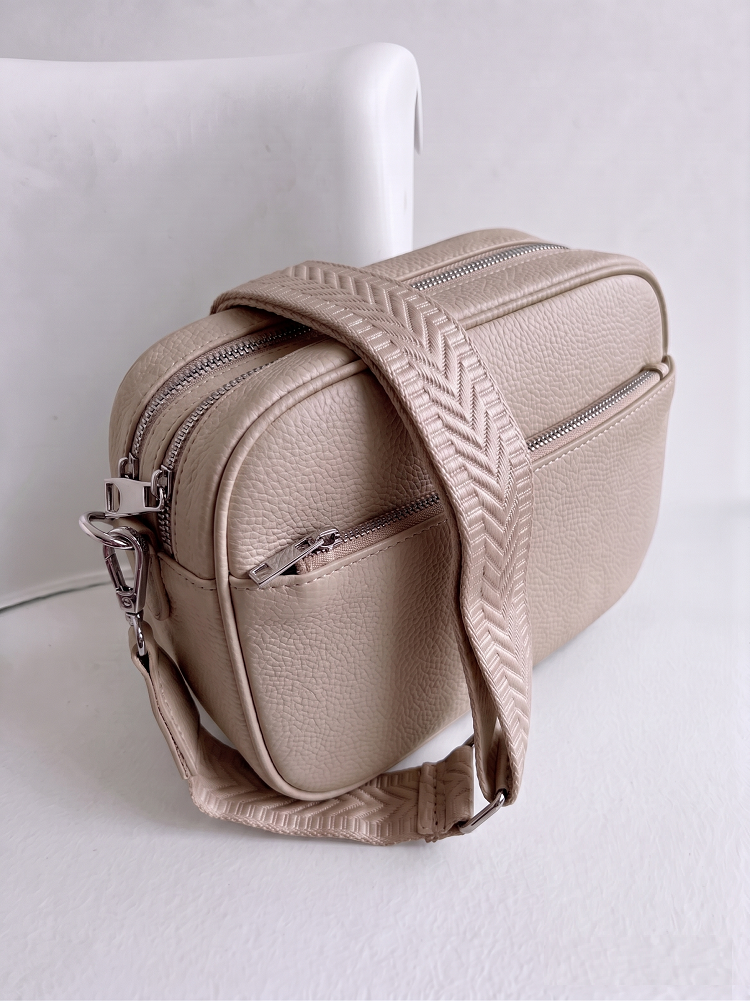 Praktická hnedá crossbody kabelka s dvoma priehradkami