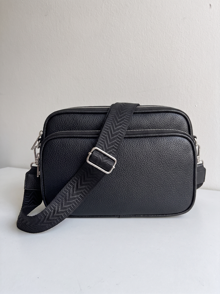 Praktická čierna crossbody kabelka s dvoma priehradkami