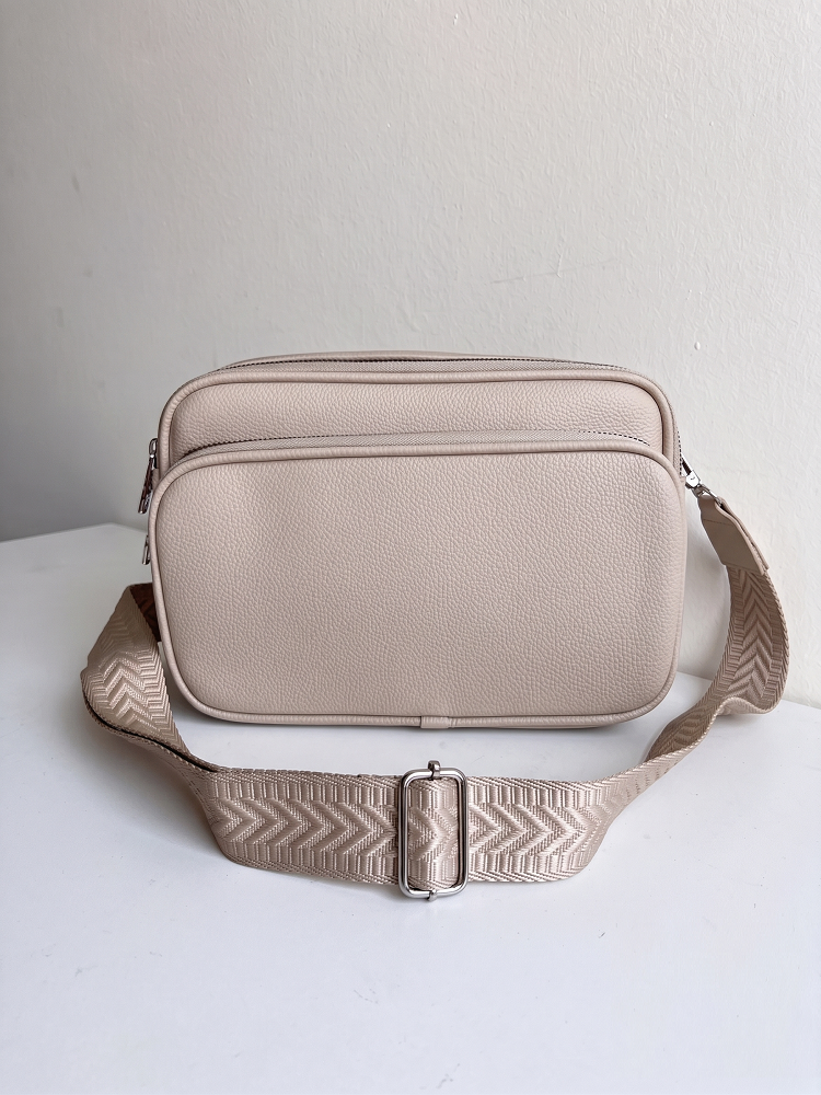 Praktická hnedá crossbody kabelka s dvoma priehradkami