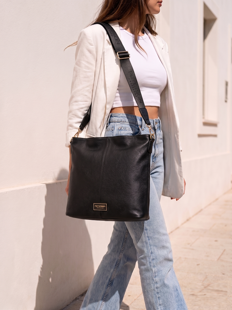 Veľká čierna crossbody Peterson s deleným vnútrom - elegantná a praktická