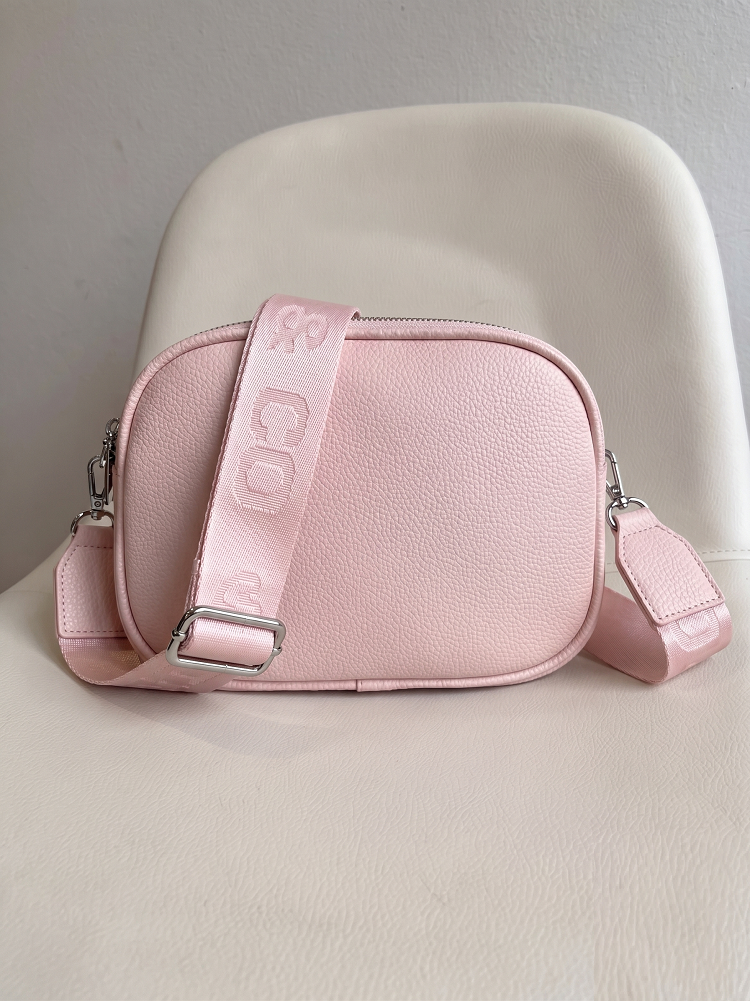 Ružová crossbody kabelka s 3 priehradkami - malá a praktická