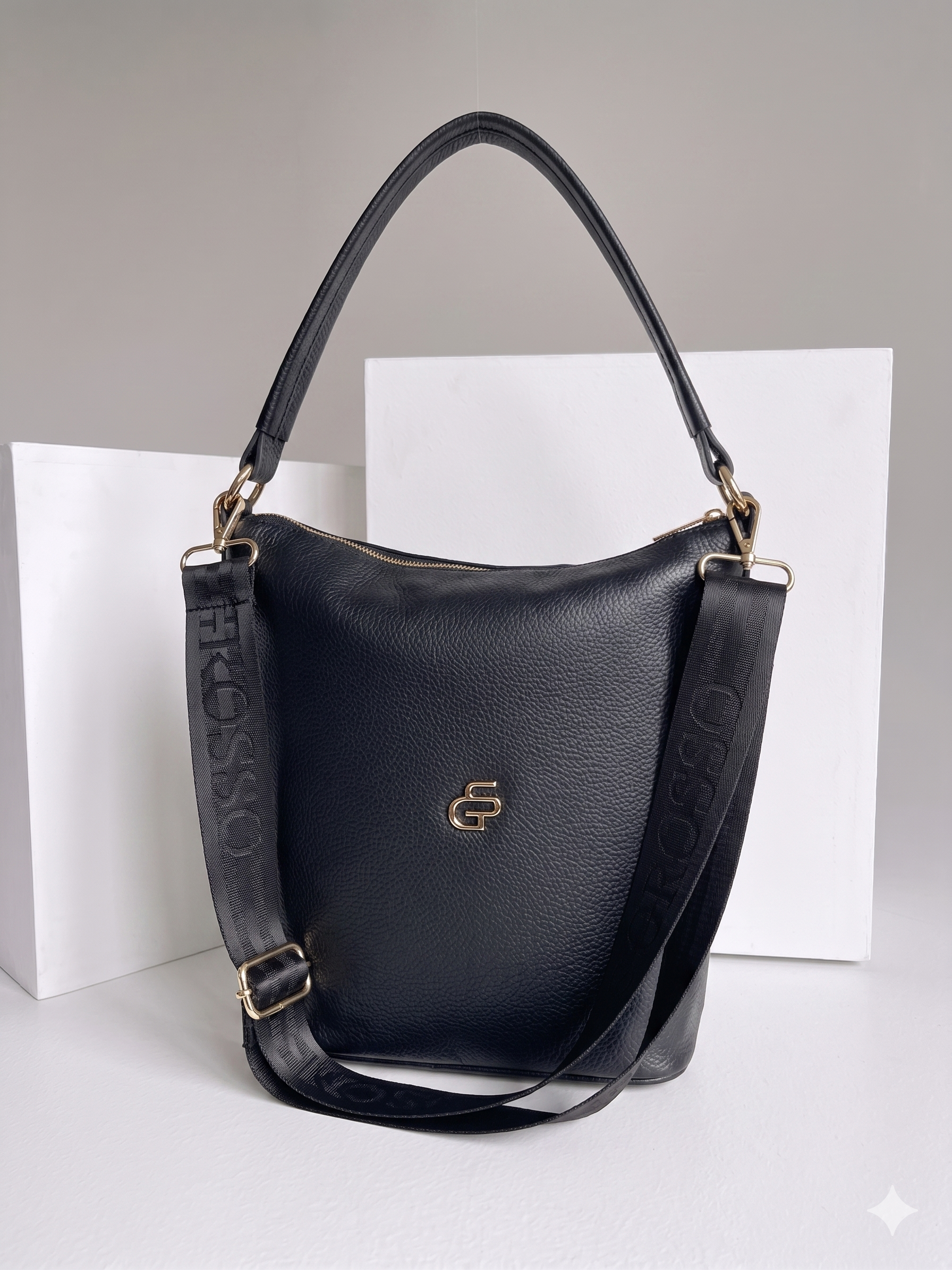 Čierna crossbody kabelka s 2 ramienkami Grosso– na rameno aj crossbody