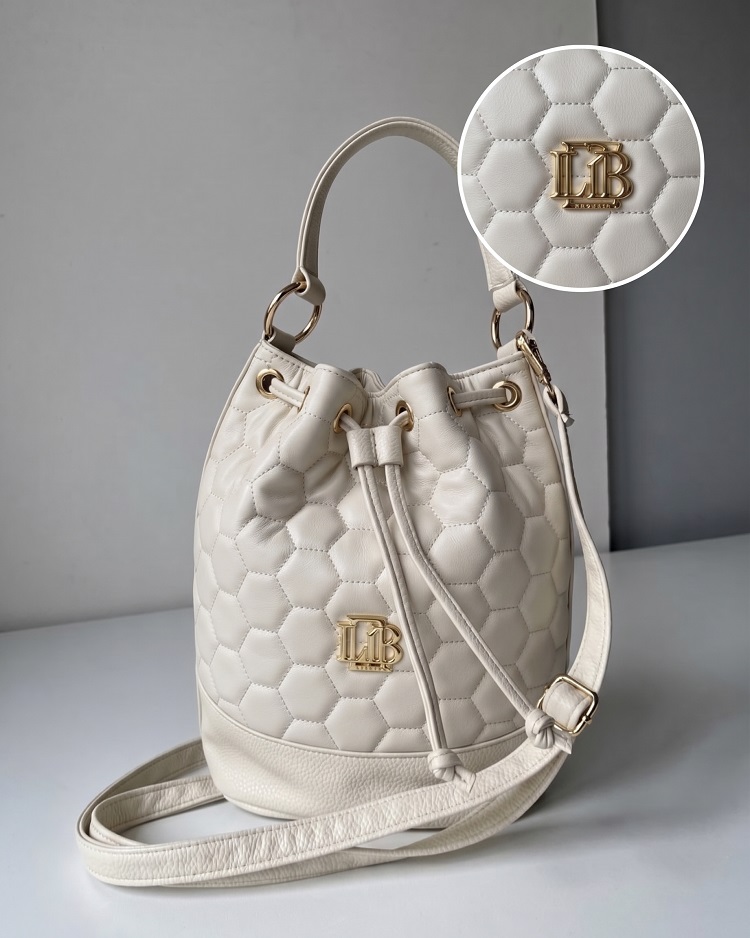 Béžová kabelka v tvare vačku Laura Biaggi DX-E-106-beige