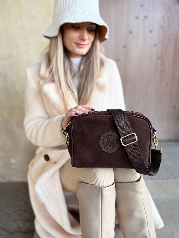 Čokoládová semišová crossbody kabelka Laura Biaggi - praktická na každý deň