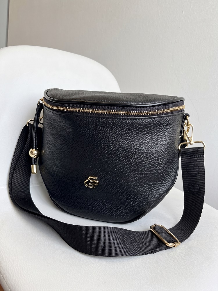 Dámska čierna crossbody kabelka Grosso