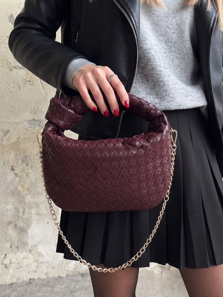 Bordová kabelka do ruky - malá a štýlová crossbody