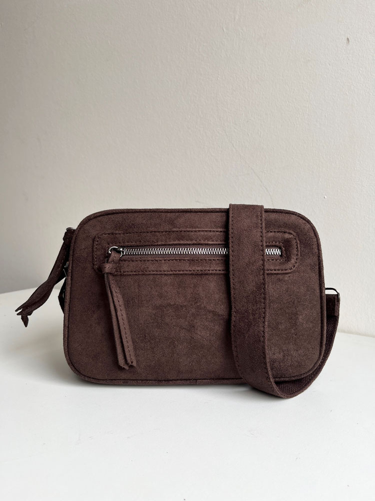 Čokoládová semišová crossbody kabelka s dvoma priehradkami