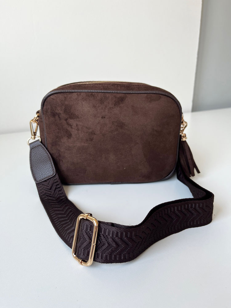 Čokoládová semišová crossbody kabelka s dvoma priehradkami