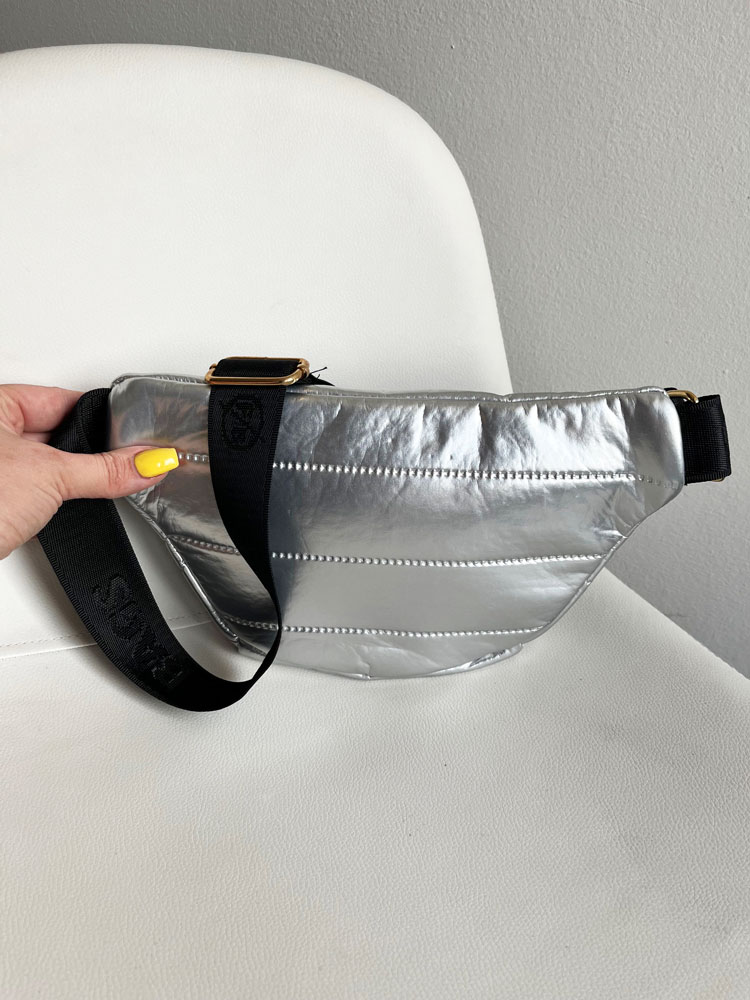 Lesklá crossbody kapsička Y-49-silver