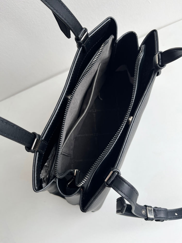 Trojpriehradková kabelka na rameno David Jones