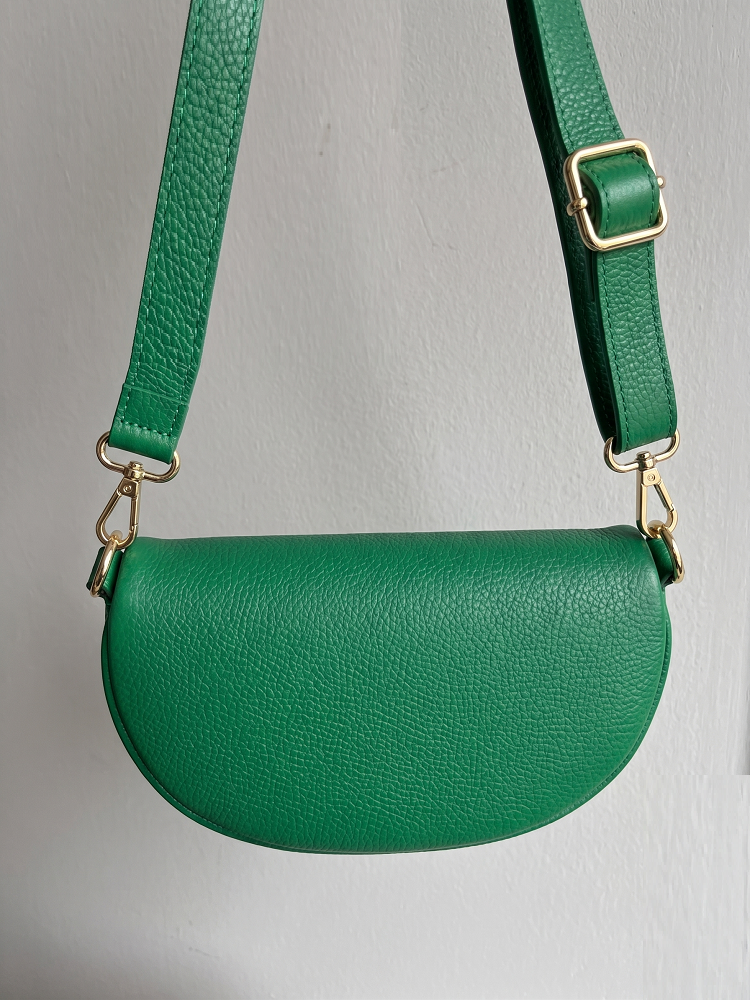 Dámska kožená basic ľadvinka zelená – minimalistická crossbody kabelka
