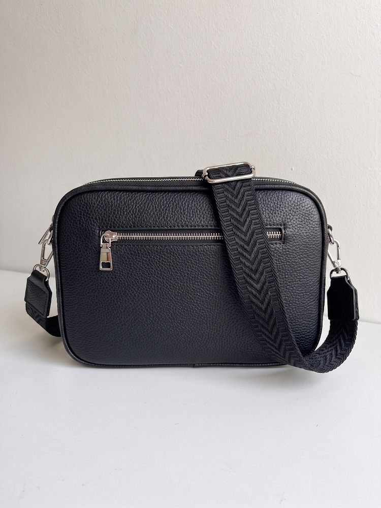 Praktická čierna crossbody kabelka s dvoma priehradkami