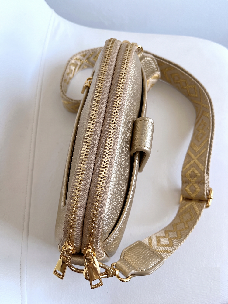 Mini crossbody kabelka s dvojitým vnútrom zlatá