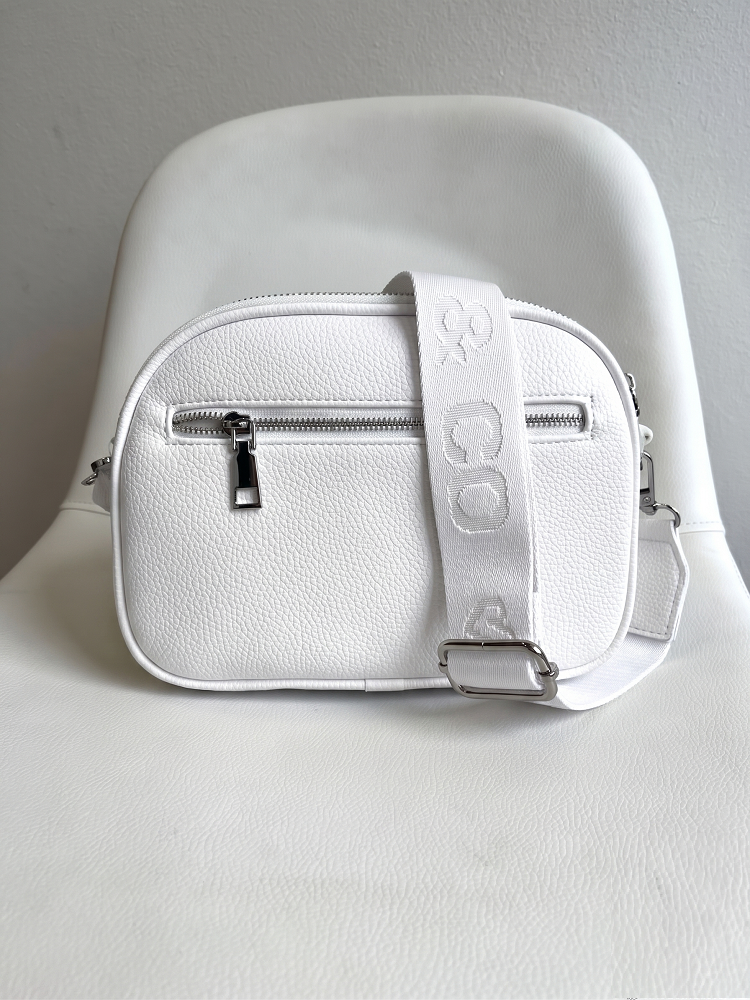 Biela crossbody kabelka s 3 priehradkami - malá a praktická