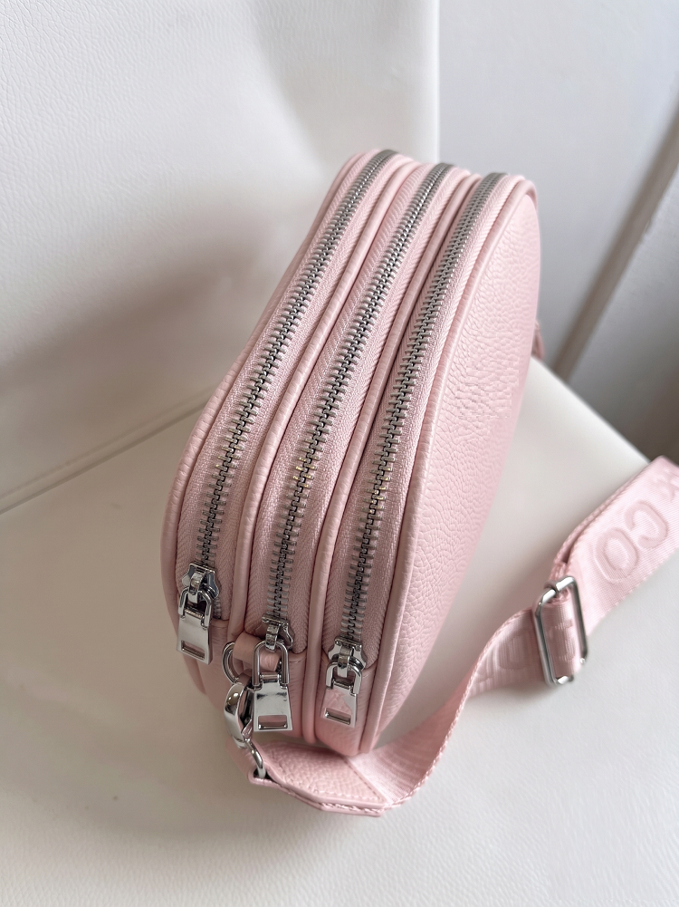 Ružová crossbody kabelka s 3 priehradkami - malá a praktická
