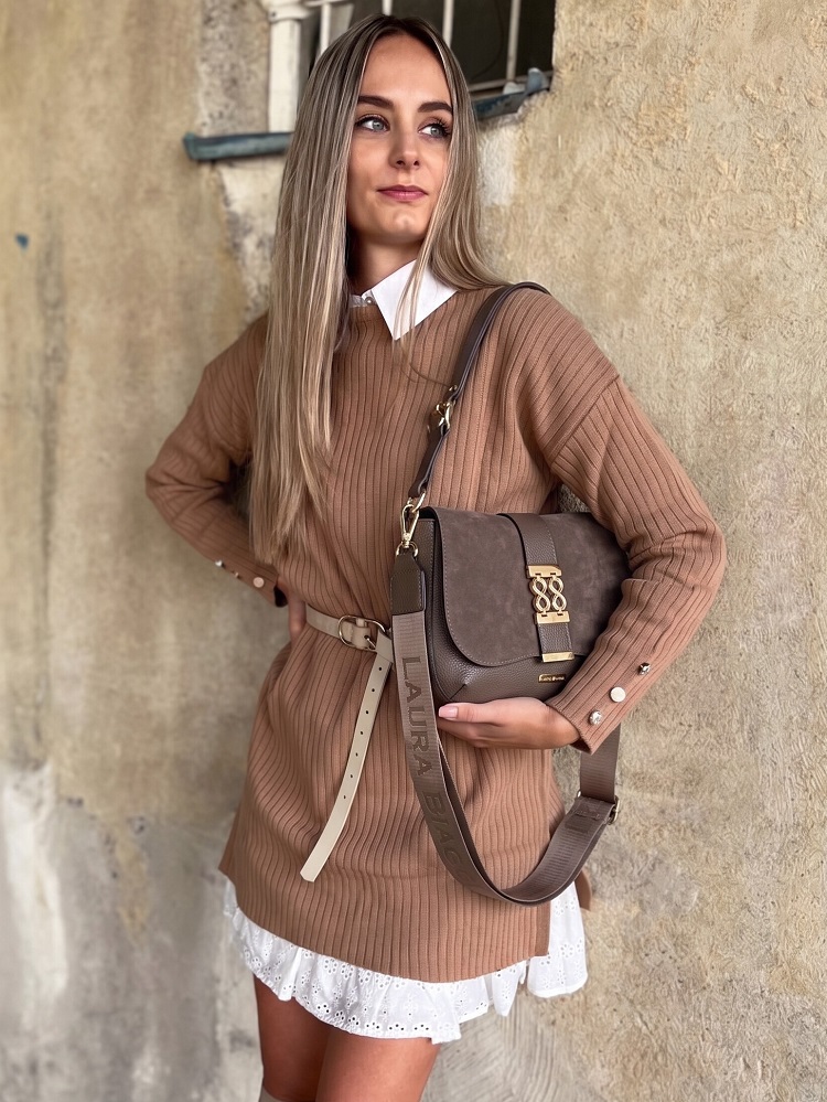 Hnedosivá kabelka na rameno Laura Biaggi - elegantná aj pre nižšie ženy