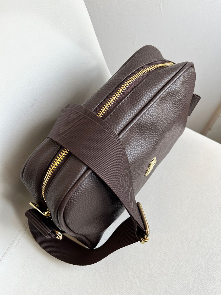 Čokoládová crossbody GROSSO športovo-elegantná