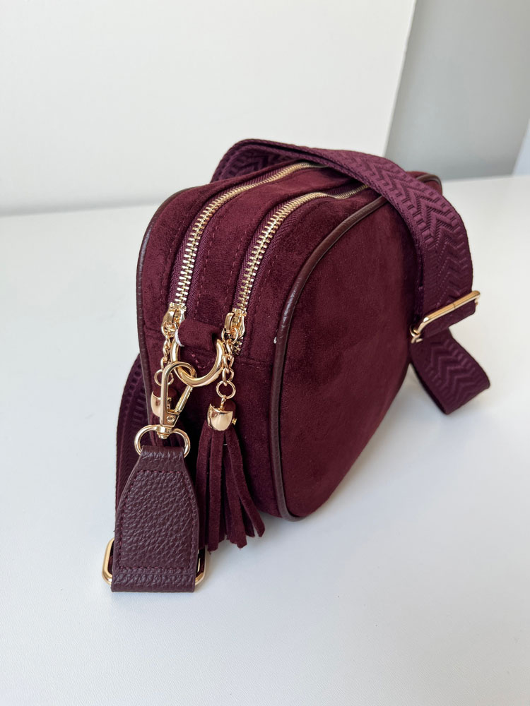 Bordová semišová crossbody kabelka s dvoma priehradkami