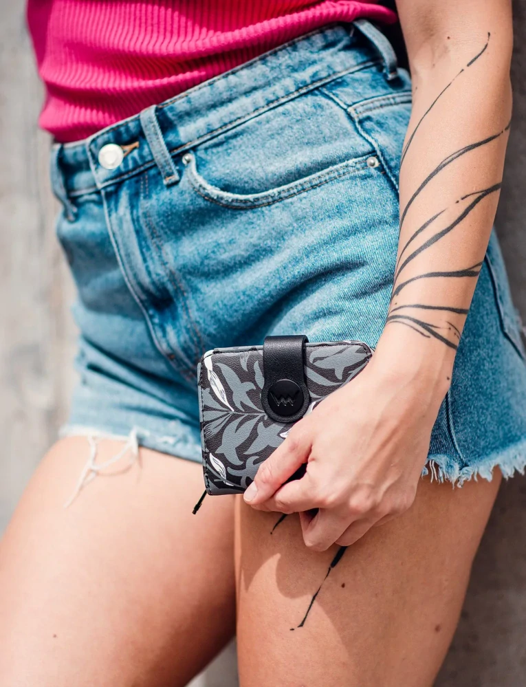 Dámska peňaženka VUCH V-Pippa Mini Leaves Black