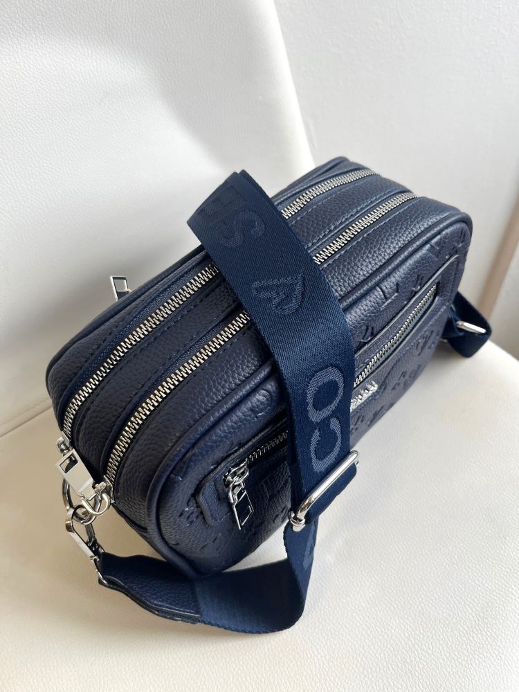 Praktická tmavomodrá crossbody kabelka s priehradkami